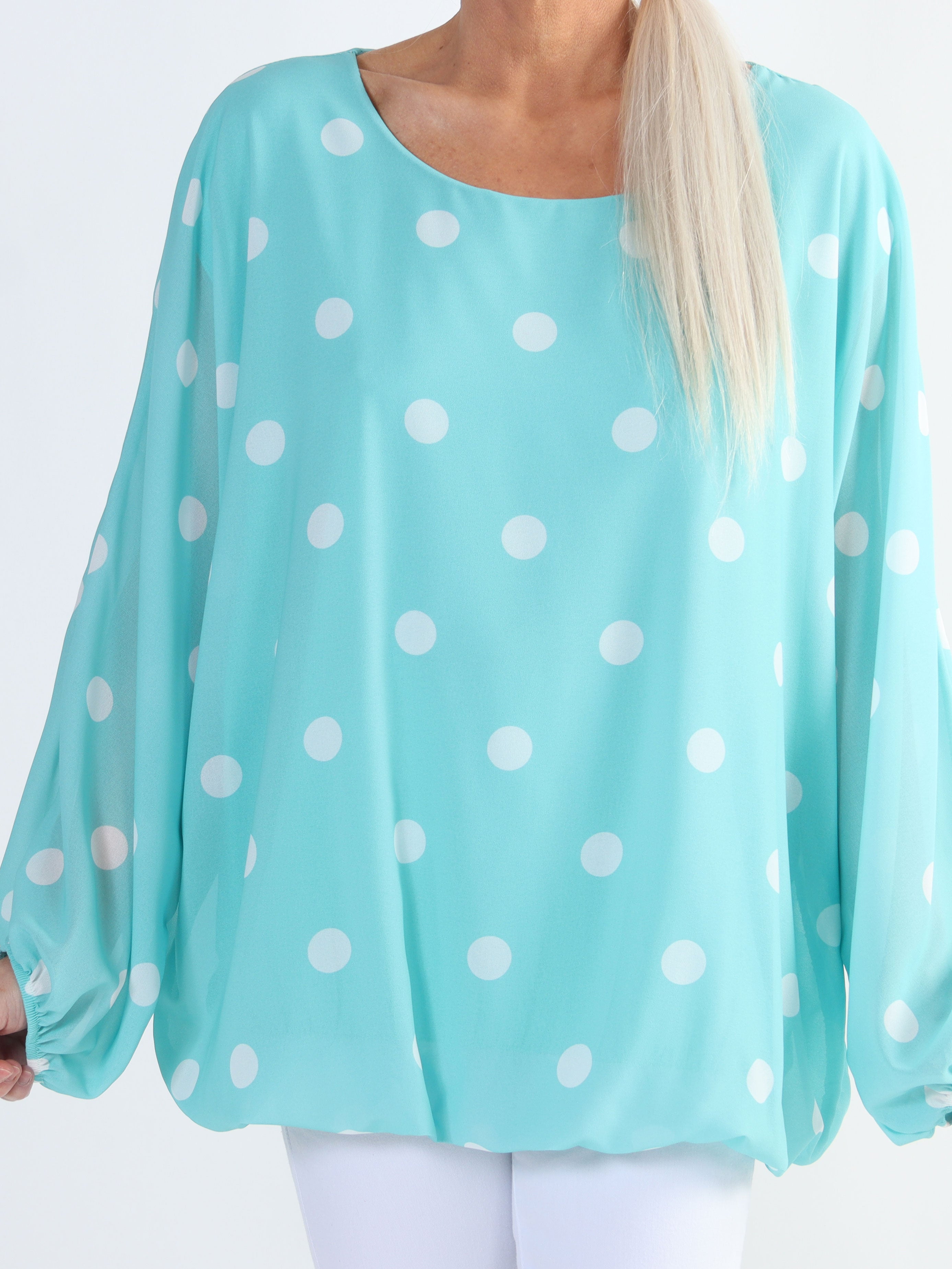 Destiny Dot - Plus size bluse i chiffon med prikker